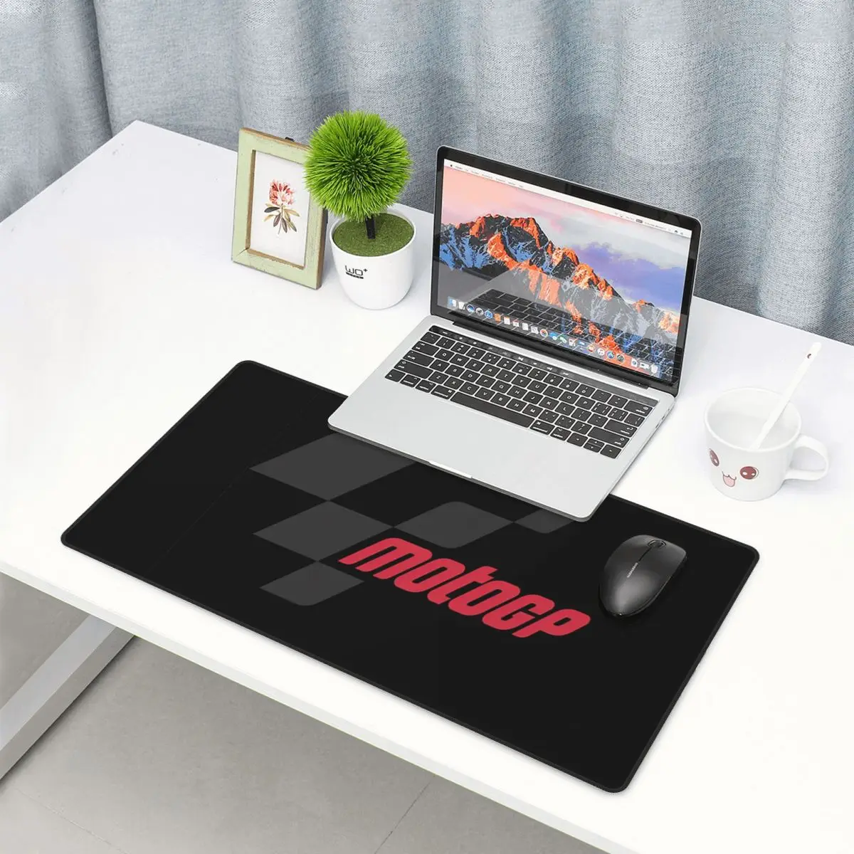 لوحة ماوس كبيرة بشعار موتو جي  - مراجعة Gaming Laptop Essential Accessories وسعره